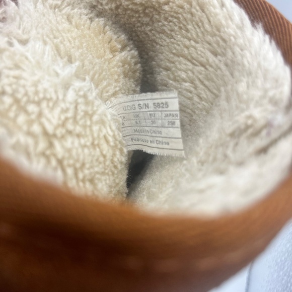 UGG Boots Women’s 8 Classic Short Tan Genuine Leather Sheepskin Lining SN 5825 - Picture 9 of 10